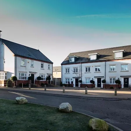 Dbs Serviced Apartments - The Townhouse Castle Donington Exterior photo