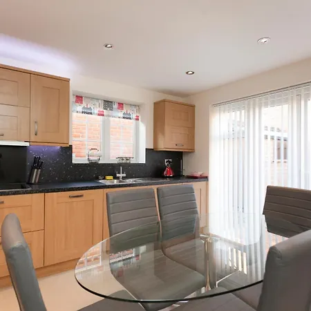Dbs Serviced Apartments - The Townhouse Castle Donington Exterior photo