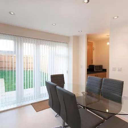 Dbs Serviced Apartments - The Townhouse Castle Donington Exterior photo