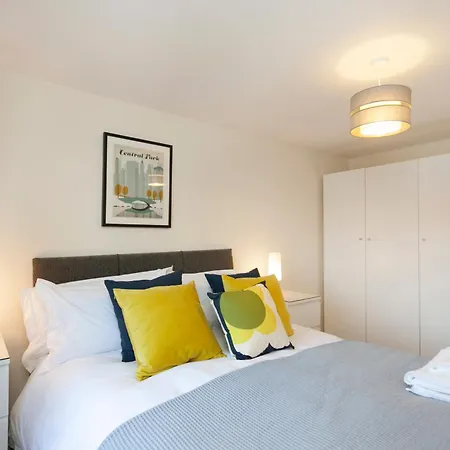 Dbs Serviced Apartments - The Townhouse Castle Donington Exterior photo