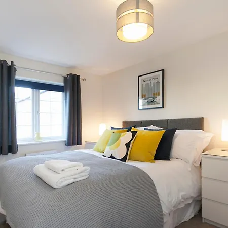 Dbs Serviced Apartments - The Townhouse Castle Donington Exterior photo