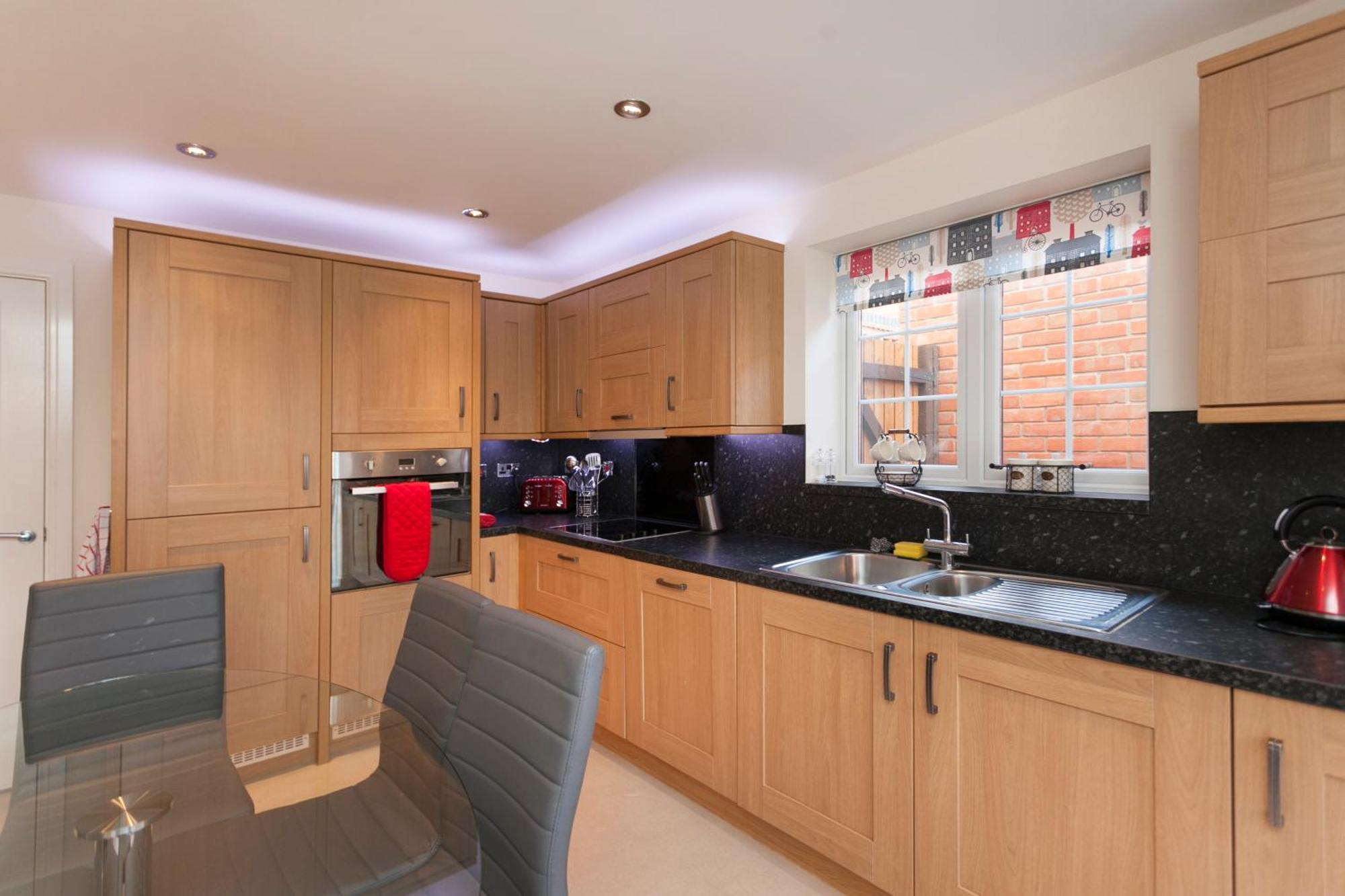 Dbs Serviced - The Townhouse Apartment
